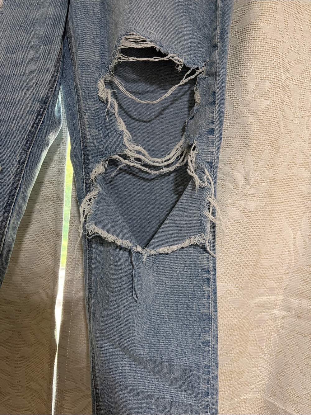 American Eagle Outfitters Light Blue Distressed High-Rise Jeans - Picture 7 of 7
